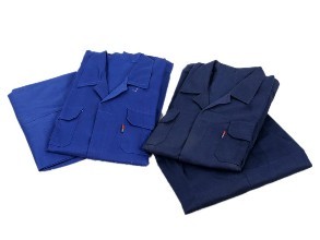 工作? /> 
</p>
<p>
	<br />
</p>
<p>
	1.全棉作业服的保养Q?br />
<br />
如果是棉麻资料的作业服，必定要留意防潮防霉，作业服怎么q行日常的保dQ就必定要留意醋Q由于醋是会Ҏl品形成腐蚀的，保藏前要z净Q晒qӀ还有像是一些果汁或者是其他的酸性物质都是需求留意的Q如果不心感染了的话，保藏也要留意按色彩深分cM藏，免的怺染色Q那p立即用清水来处理Q不然的话时M了就会清z不掉?br />
<br />
2.作业服的清洗Q?br />
<br />
如果是丝l的作业服，丝绸的要点也是防潮，它比奛_子还娇气。，淡色的一些作业服的话z的比较久就会呈现掉色的现象Q我们的作业服才不会׃我们的错误做法而减短他们的寿数Q如果是q样的话Q那么就可以再水中加一些清z剂Q然后跑半个时左右Q然后再用清水来q行清洗Q期望大安做好作业服的保养Q每天都I着新的衣服Q轻松作业?</p>
<p>
	<br />
</p>
<p>
	<br />
	<div>
		<br />
	</div>
</p>
<p>
	<br />
</p>
<p>
	<br />
</p> 
						   </p>
					</div>
					  <p>发布旉Q?017-08-18 </p>
                    <p>来源Q?a href='http://www.szgold100.cn/news/22.html'>http://www.szgold100.cn/news/22.html</a></p>
          
					<ul class=